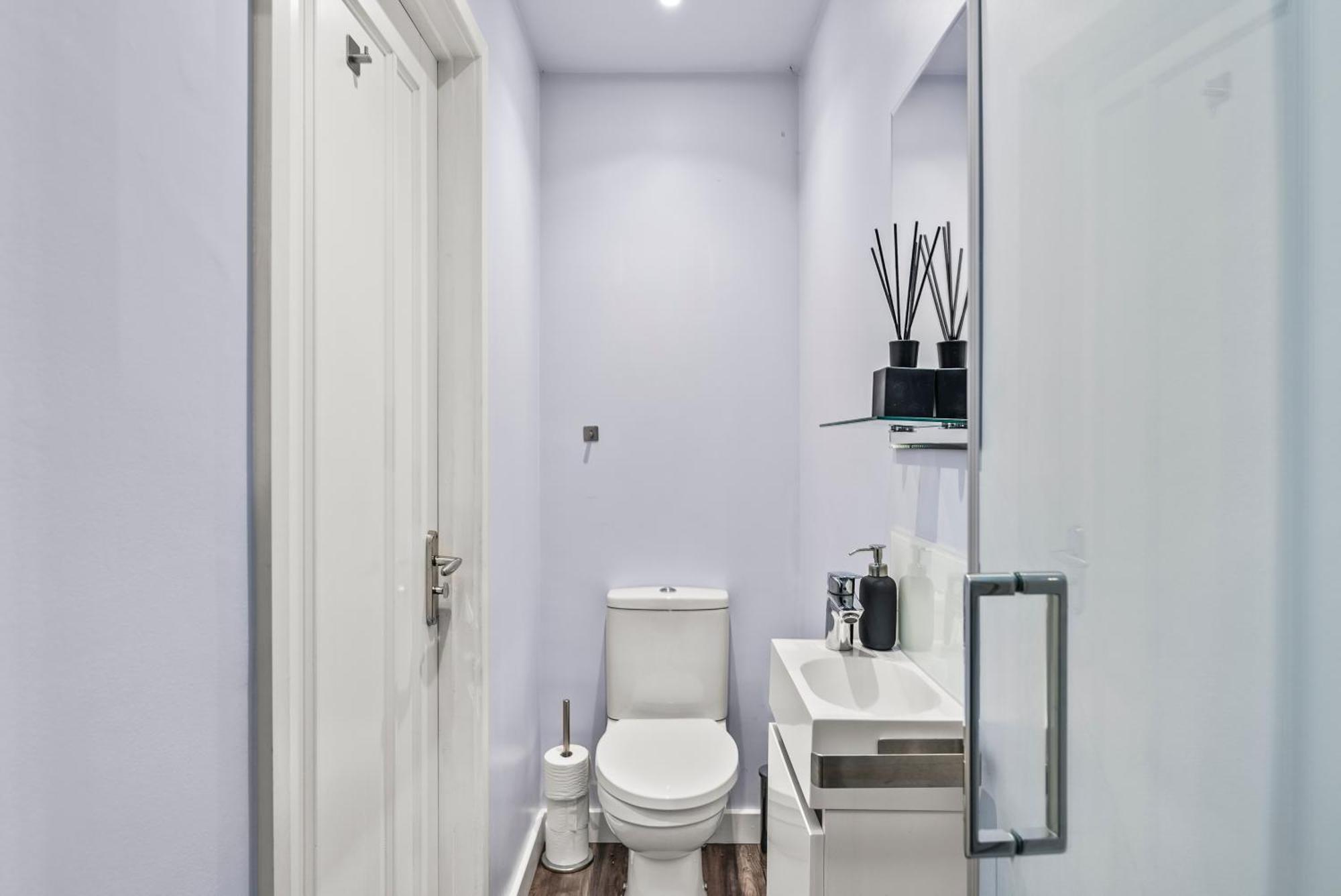Elegant Retreat In Cheltenham - Garden & Parking Included ภายนอก รูปภาพ