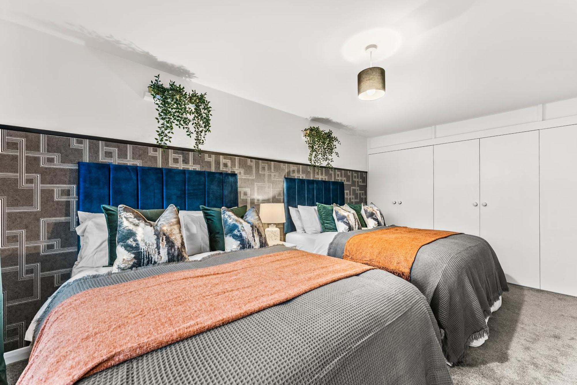 Elegant Retreat In Cheltenham - Garden & Parking Included ภายนอก รูปภาพ
