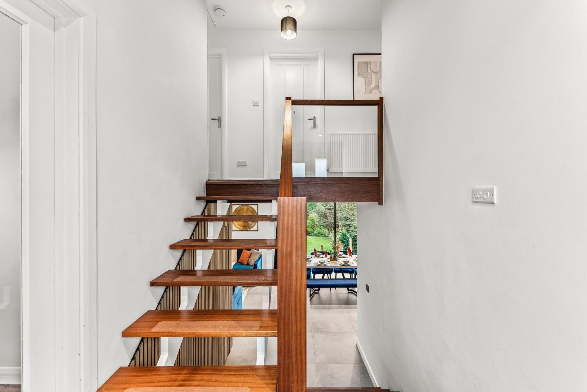 Elegant Retreat In Cheltenham - Garden & Parking Included ภายนอก รูปภาพ