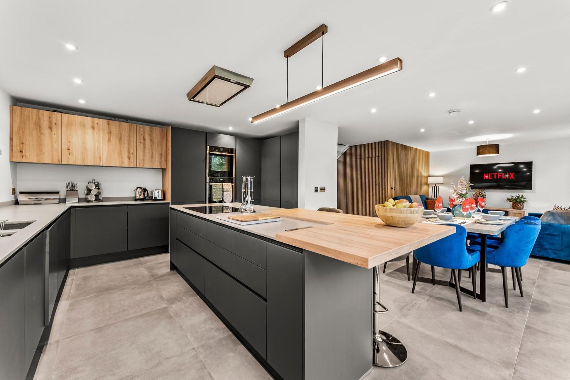 Elegant Retreat In Cheltenham - Garden & Parking Included ภายนอก รูปภาพ