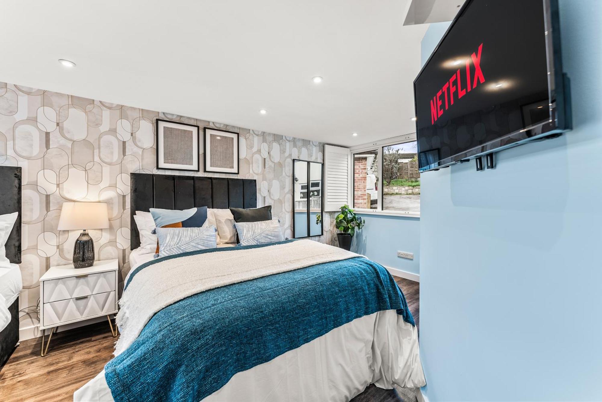 Elegant Retreat In Cheltenham - Garden & Parking Included ภายนอก รูปภาพ