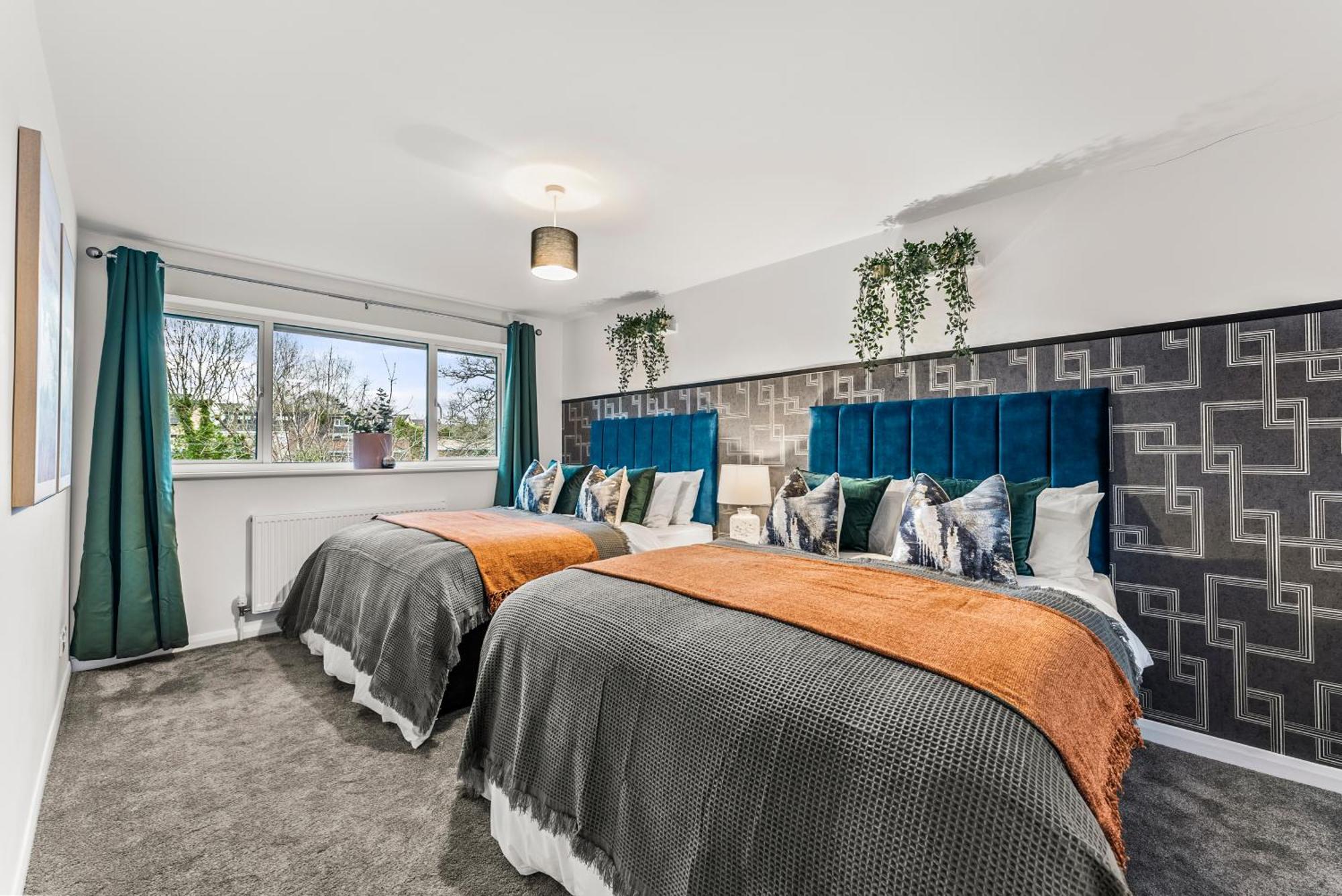 Elegant Retreat In Cheltenham - Garden & Parking Included ภายนอก รูปภาพ