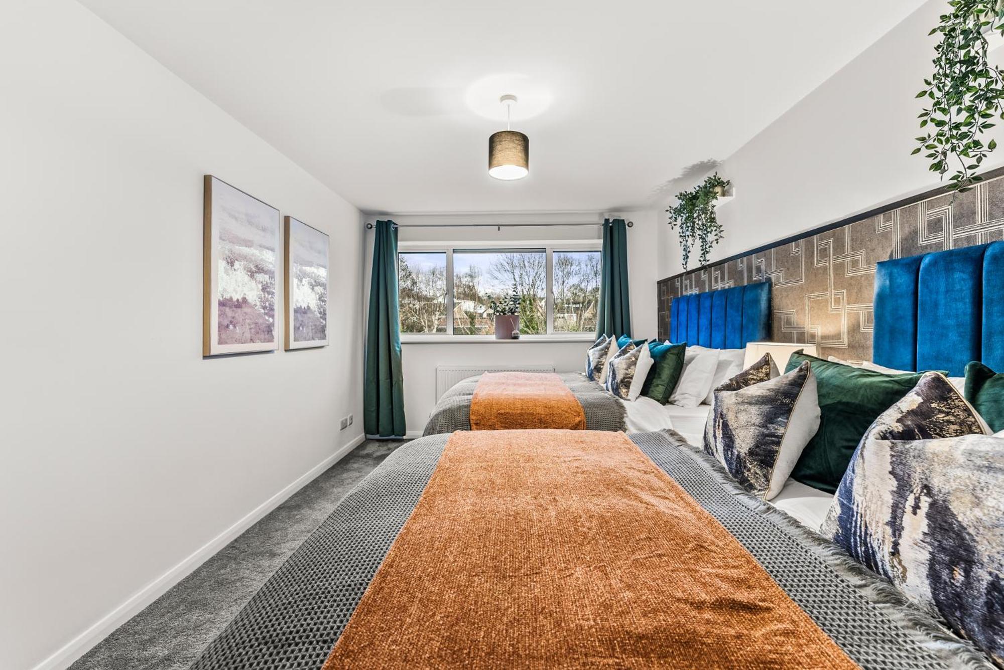 Elegant Retreat In Cheltenham - Garden & Parking Included ภายนอก รูปภาพ